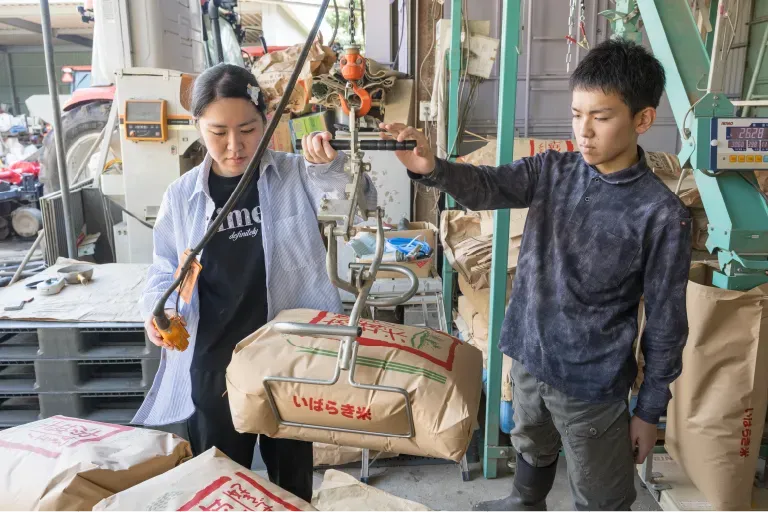 田植え機に稲をセット